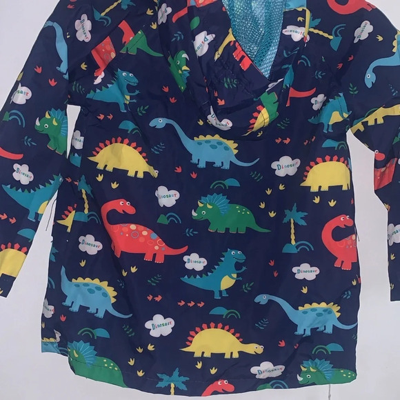 Boys 4T-5T raincoat like new - Picture 5 of 5